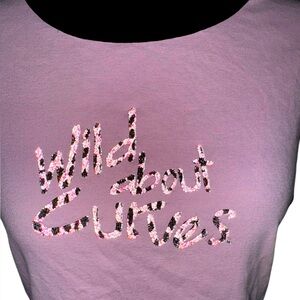 VTG 90s Made in USA “WILD ABOUT CURVES” Tee by Curves size medium in pink reflec